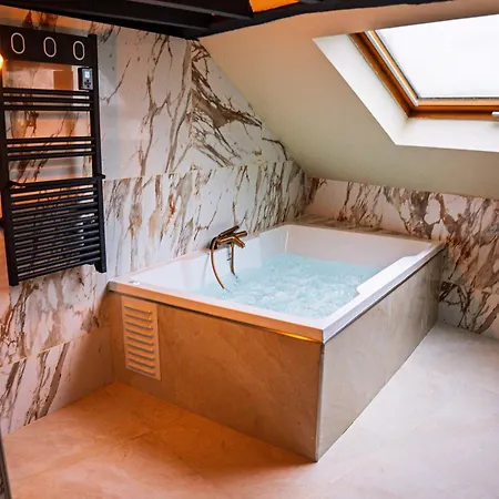 La Marble - Balneo & Sauna Apartmán Angers